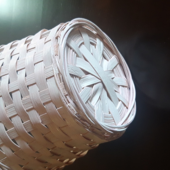 Pink wicker circle basket - Picture 5 of 12